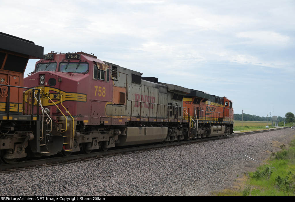 BNSF 758 Roster shot